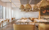 Dai Forni高级意式餐厅设计：金色火焰包围的沙漠绿洲