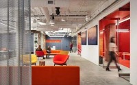 “羚羊谷”式办公室设计，浓烈红色闪耀空间，极具视觉冲击力