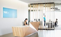汽车行业的办公空间设计：简单温馨的工业元素，透露着现代美感！
